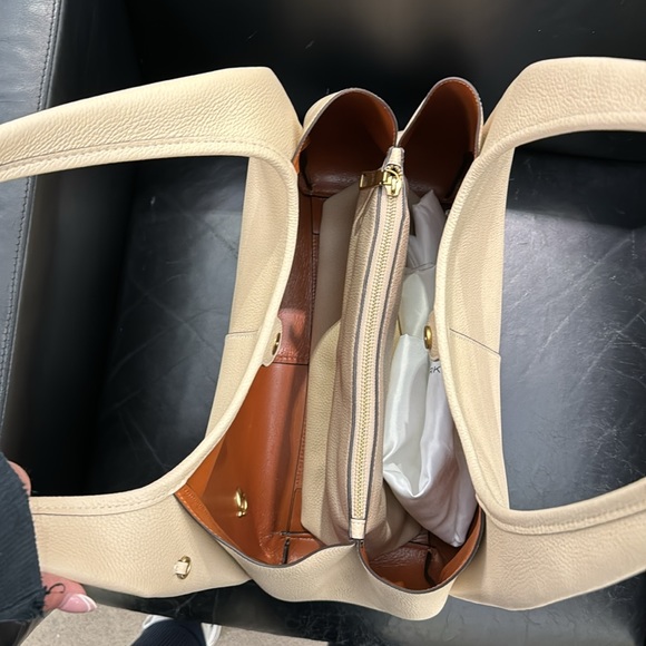 Basically New: Coach Lana in Polished Pebble Leather Brass/ Ivory Only Worn Once - Picture 4 of 5